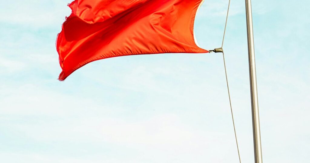 Bandiera rossa al vento